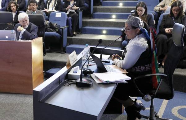 La líder indígena chilena Elisa del Carmen Loncón, habla este 10 de octubre durante la una audiencia de Corte Interamericana de Derechos Humanos.