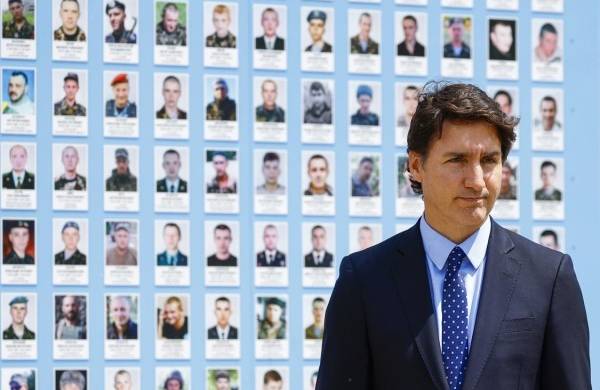 El primer ministro de Canadá, Justin Trudeau (d), en Kiev (Ucrania).