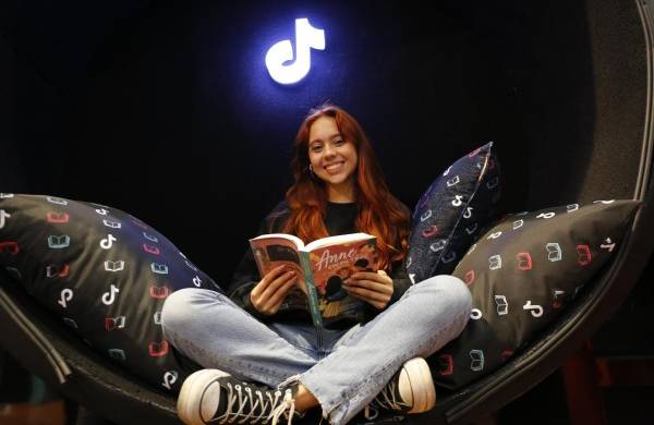 Los 'Booktokers' de TikTok: las nuevas formas de promover la lectura
