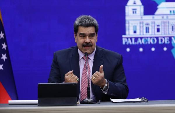 'Acato el mandato del pueblo, el mandato popular es sagrado, la voz del pueblo es la voz de Dios', dijo Maduro.