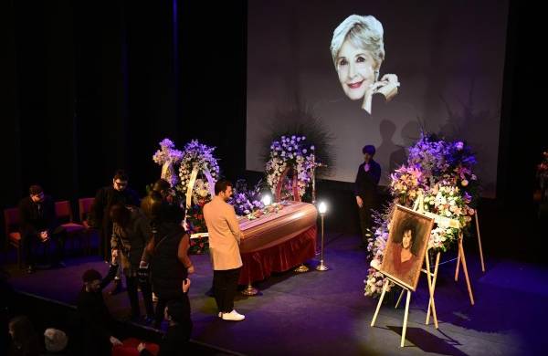 Capilla ardiente de la actriz y cantante Concha Velasco, instalada en el Teatro de La Latina de Madrid, tras su fallecimiento hoy a los 84 años.