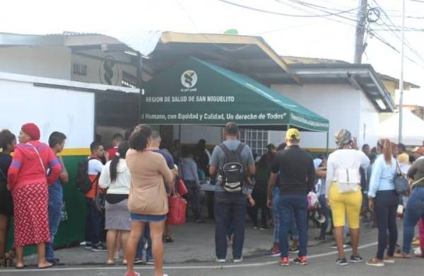 Más de 400 interesados entre nacionales y extranjeros se dieron cita en el Centro de Salud del corregimiento Amelia Denis de Icaza.