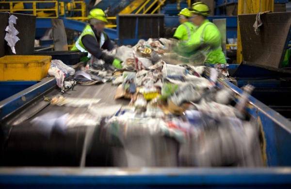 Los recolectores de reciclaje forjan alianzas para obtener ingresos formales.