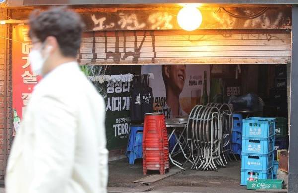El gobierno Seúl emitió una orden administrativa para suspender negocios en clubes y bares en Itaewon.