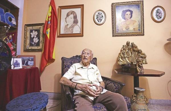 El español de 96 años Atilano Alonso, 'contentísimo' de votar en Panamá por primera vez