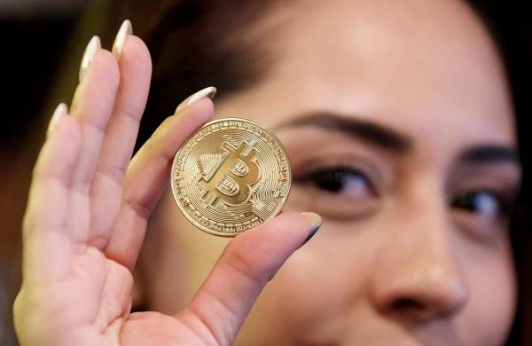 Imagen de archivo de una moneda bitcoin.