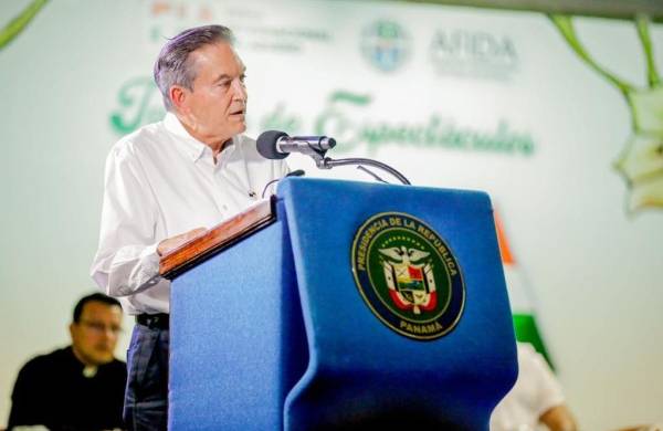 Laurentino Cortizo Cohen, presidente de Panamá mostró complacido de inaugurar este evento ferial y recordó sus raíces azuerenses.