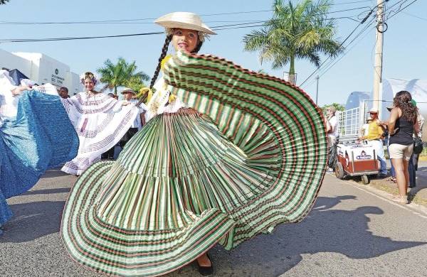 La pollera panameña, el traje típico más ostentoso de América