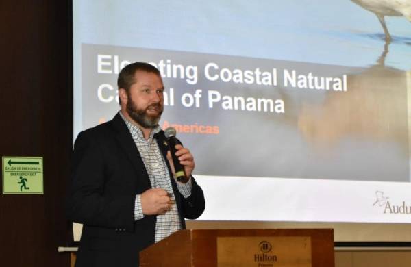 Momentos en que `presentan el proyecto para la valoración, protección y mejoramiento del capital natural costero, desarrollado por National Audubon Society y la Sociedad Audubon Panamá, en coordinación con  MiAmbiente.