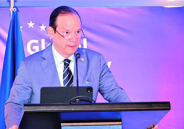 El ministro de Relaciones Exteriores de Panamá, Javier Eduardo Martínez-Acha Vásquez.