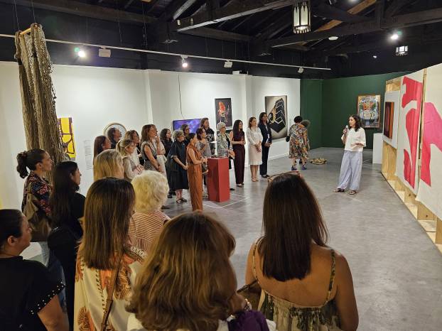 Ana Elena Garuz comenta sobre su trabajo inspirado en las múltiples capas de la mola.