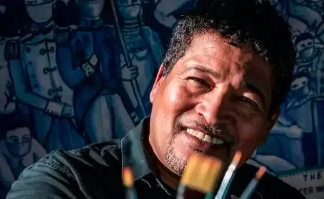 Aristides Ureña lleva décadas de trayectoria, construyendo la escena del arte contemporáneo en Panamá.