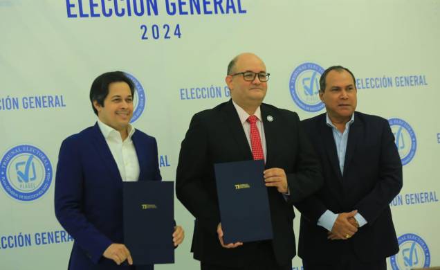 El acuerdo fue firmado por Publio De Gracia, director de la DGI, y Alfredo Juncá, magistrado presidente del TE.