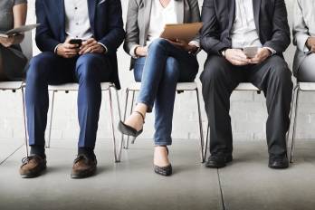 La regularización pretende incorporar trabajadores al mercado formal y responder a la escasez de mano de obra.