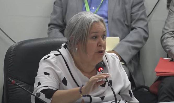 La ministra le respondió a Vega que se utilizaban diversos indicadores, así como ficha única de protección social.