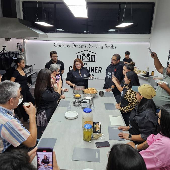 Los asistentes disfrutaron de las demostraciones y se animaron a cocinar.