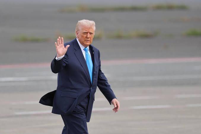 La propuesta, presentada por Trump durante la convención republicana de mitad de mandato celebrada en Dallas, supondría un desembolso estimado de unos 1,2 billones de dólares.