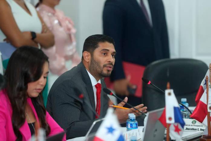 La sesión de la Comisión de Presupuesto estuvo marcada por el debate sobre proyectos de infraestructura y la inversión pública.
