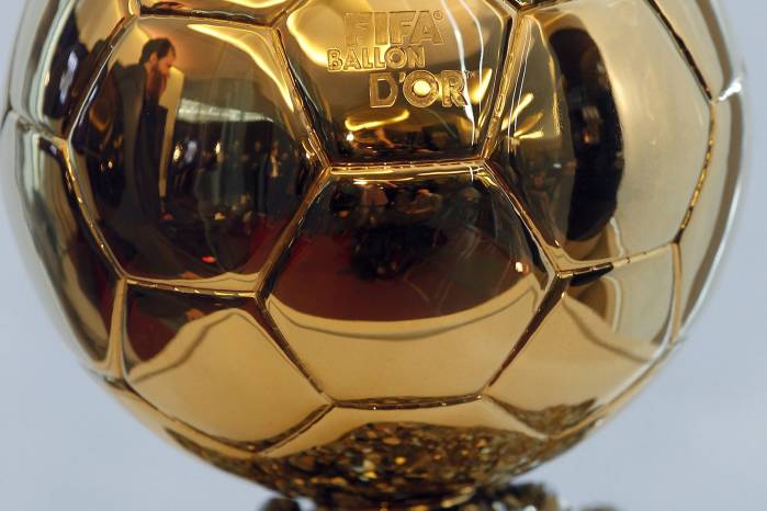 El trofeo Balón de Oro.