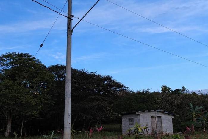 La comunidad de Aguacatal, en el distrito de Calobre, provincia de Veraguas, ha visto finalmente concluido el proyecto que se iniciara en 2017 y que contemplaba la extensión de 4.8 km de línea de distribución eléctrica.