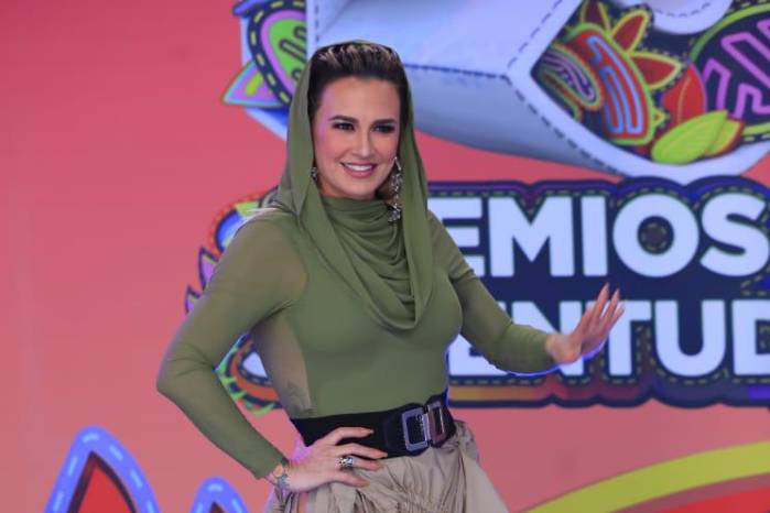 En imágenes | Así se vio la alfombra azul de los Premios Juventud 2025
