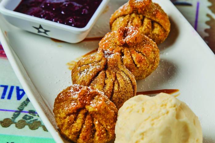 Wonton de queso y dulce de leche.