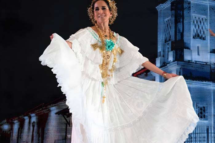 Maruja Herrera, ministra de Cultura, también se subió al escenario.