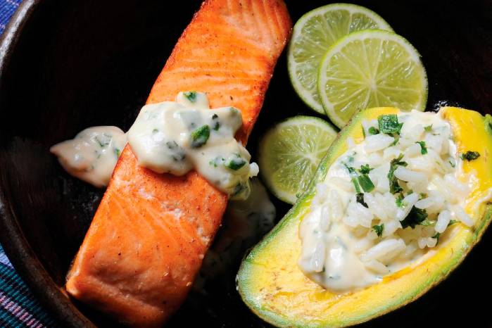 Salmón en salsa de finas hierbas
