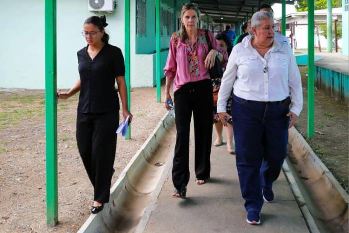 Recorrido de la ministra del MIDES en el CAI de Tocumen.