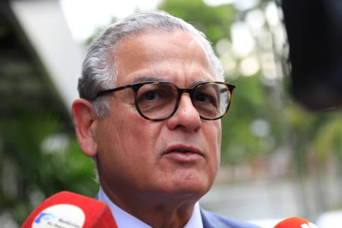 El contralor de la República, Anel Flores.