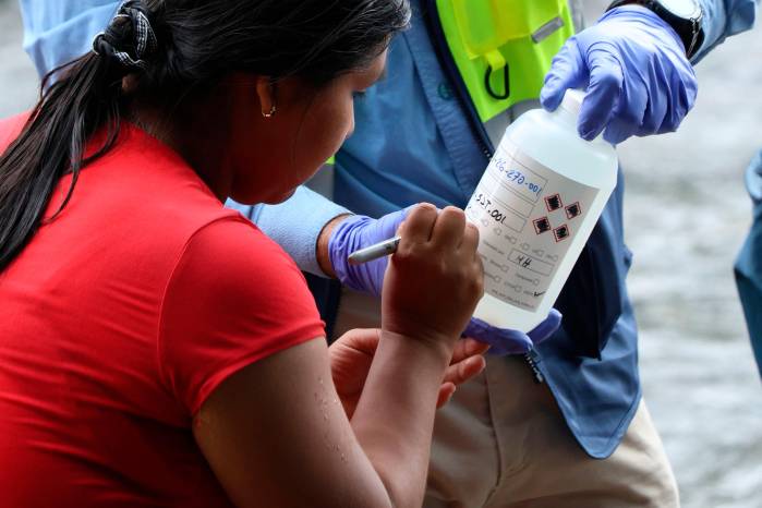 Comunidades cercanas a la mina lanzan programa para monitorear sus ríos