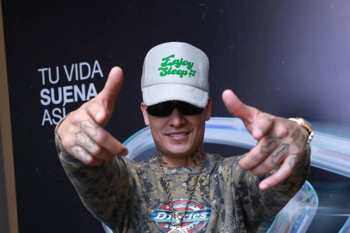 El rapero mexicano se presentará en suelo panameño el próximo jueves 25 de septiembre en los Premios Juventud.
