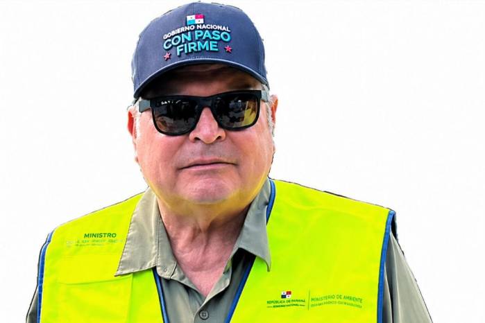 José Luis Andrade, ministro de Obras Públicas.