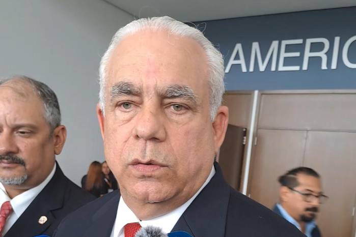 Roberto Linares, ministro del Mida.
