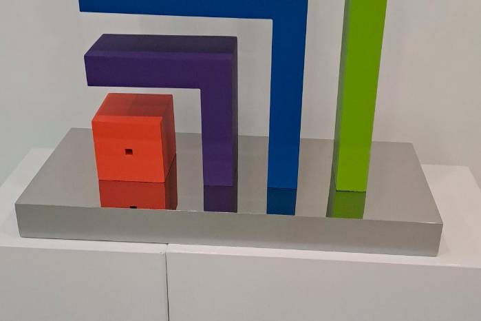 La artista lleva siete obras en total a la feria, tres esculturas y cuatro piezas de pared.