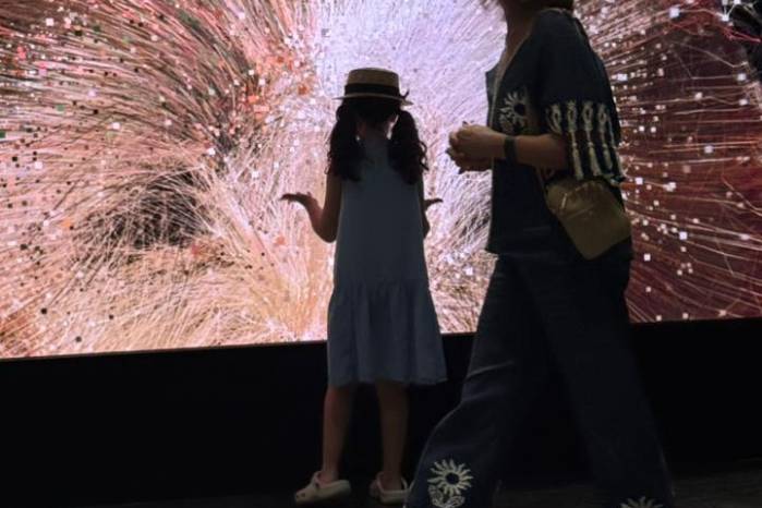 ‘No me olvides’, Ix Shells ( Itzel Yard) con la colaboración de Rosendo Merel como co-programador, instalación digital, Art Basel Miami Bech 2025.