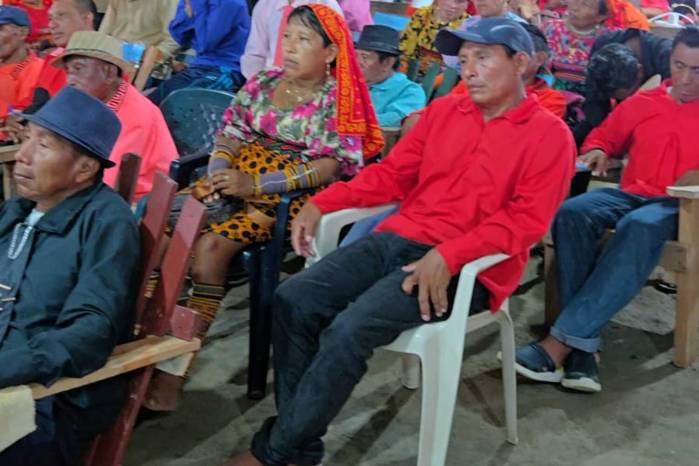 Autoridades y representantes de la Comarca Guna Yala reunidos.
