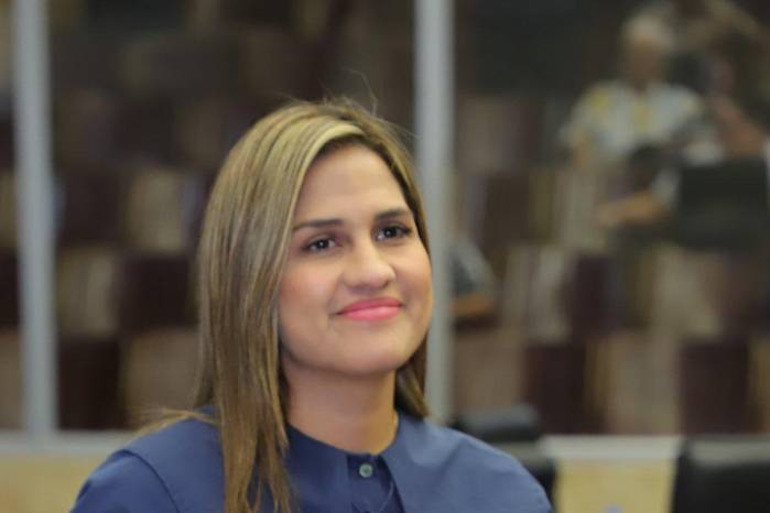 Vamos y Contraloría intercambian acusaciones, anuncian auditorías