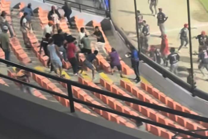 Momentos de la riña entre fanáticos del Veraguas y Los Santos.