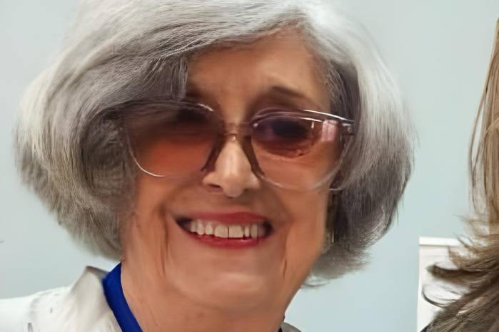 Alondra Badano Gaona es actriz y directora de teatro, novelista, poeta, ensayista y, además, profesora universitaria con doctorado en ciencias teatrales.