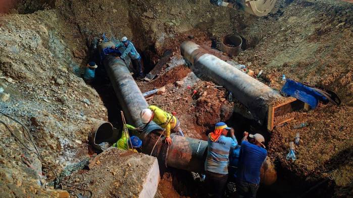 La contratación contemplaba trabajos de reparación de tuberías y reemplazo de redes de asbesto cemento y hierro fundido.