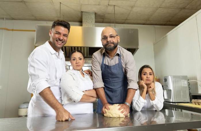 El elenco de Una terapia integral lo conforman Pablo Brunstein, Yilca Arosemena, Carlos Caballero y Yaneth Adames.
