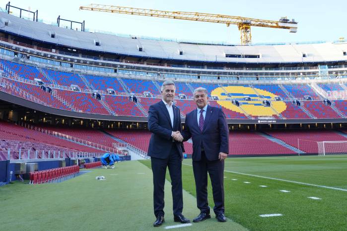 El abogado Joan Laporta i Estruch (d) (Barcelona, 29 junio de 1962) y el empresario Víctor Font i Manté (i) (Granollers, 12 agosto de 1972) buscan la presidencia del FC Barcelona para los próximos cinco años.