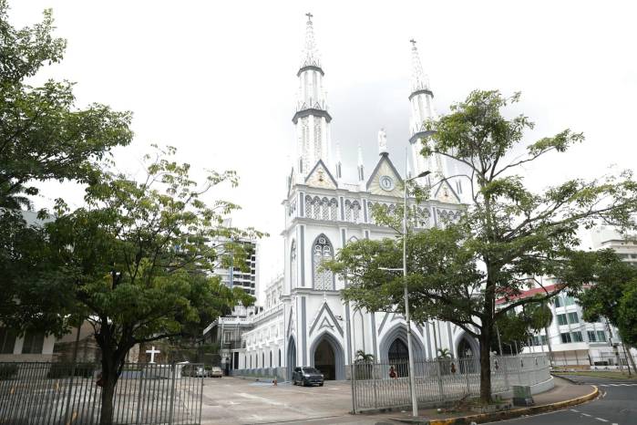 Se desembolaron fondos para un portón metálico en la Iglesia del Carmen.