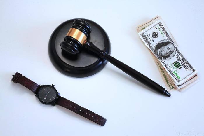 Peculado por extensión, corrupción y auxilios económicos