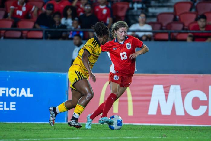 Riley Tanner durante un partido con la selección de Panamá femenino.