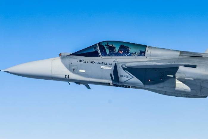 En la imagen, primer caza F-39E Gripen fabricado en Brasil. El programa contempla la adquisición de 36 aeronaves, de las cuales 15 serán ensambladas en el país.
