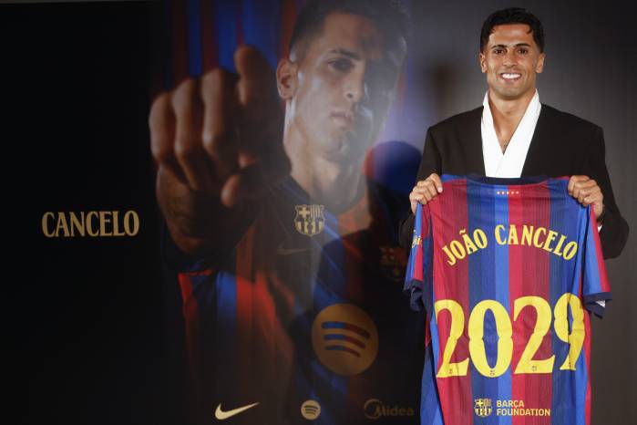 El lateral portugués Joao Cancelo durante su presentación como nuevo jugador del FC Barcelona.