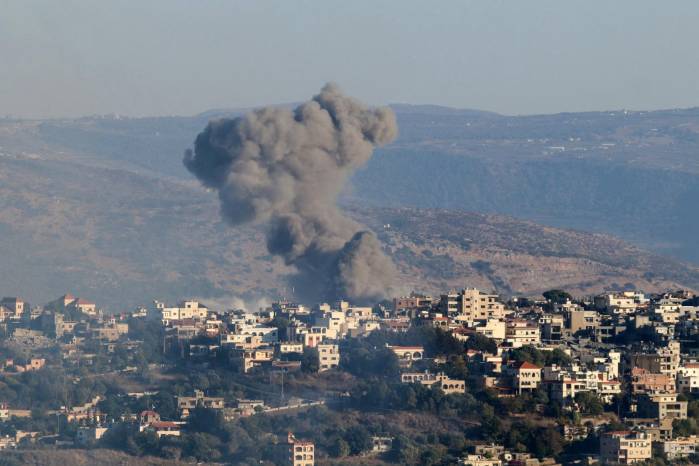 El ejército israelí afirmó que bombardeó un “centro de mando” de Hezbolá.