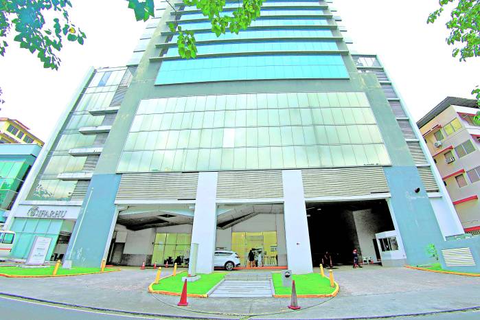 Se requiere de una actualización del estudio de las carreras prioritarias para el país para retomar el programa de becas en el extranjero.